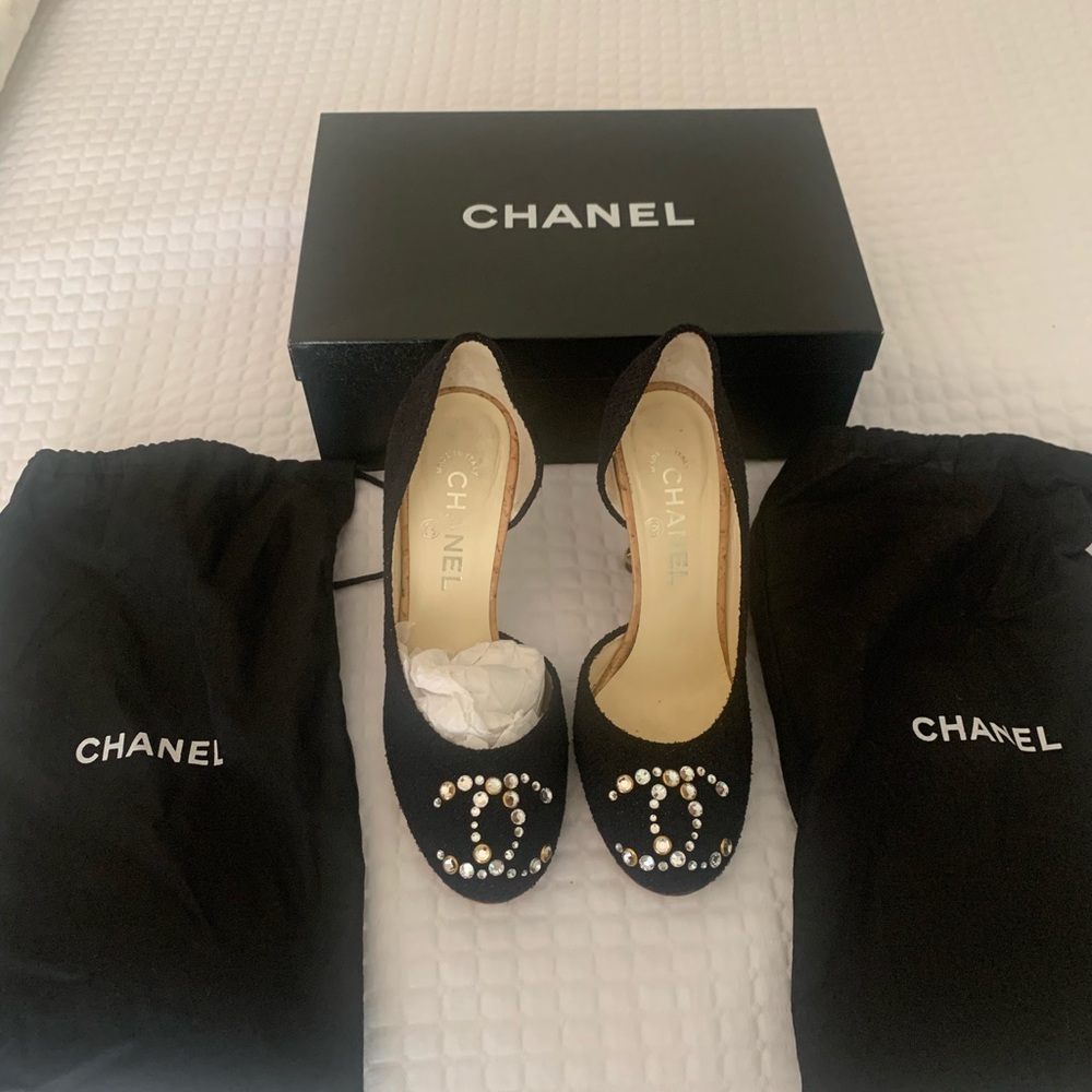 CHANEL HEELS WITH CRYSTAL LOGO ON TOP FREE SHIPPING!